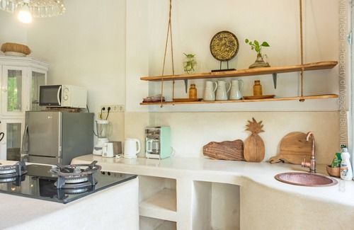 Sunset Road Villa | Bright and Quiet Villa for 6 people. Close to Shops in Seminyak