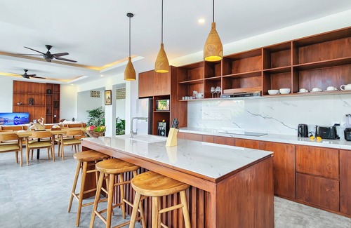 Batu Bolong Villa | Charming 4-bedroom Villa Serena Lux