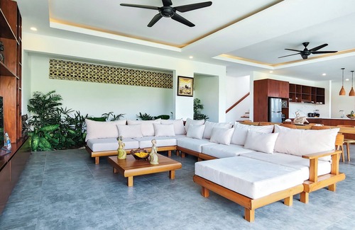 Batu Bolong Villa | Charming 4-bedroom Villa Serena Lux