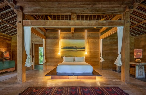 Umalas Villa | Charming Wooden 5 Bedroom Private Pool Villa