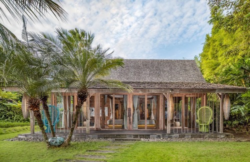 Umalas Villa | Charming Wooden 5 Bedroom Private Pool Villa