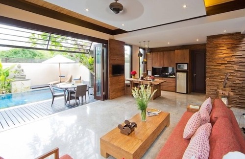 Drupadi Villa | Chic 2BR Villa, PRIME LOCATION! - 10Min Walk To KuDeTa! W/Swimming Pool!