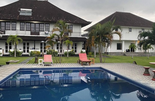 Kerobokan Villa | Cozy Home with Stunning Paddy Field Views, Just Minutes from Canggu