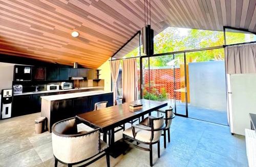 Sawangan Villa | Dancing Villas with expansive Vanishing edge pool