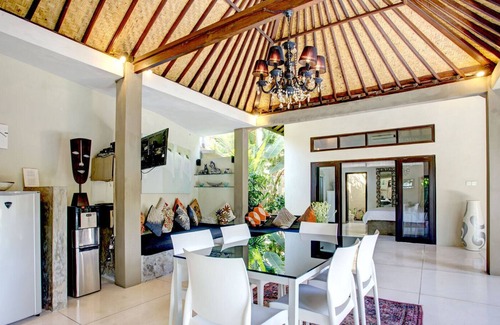 Sunset Road Villa | Elegant, Chic, Slightly Funky Villa - Lush Gardens, Private Pool
