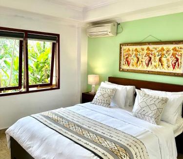 Mumbul House | Ellies Hotel