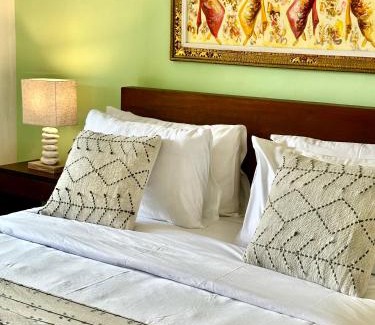 Mumbul House | Ellies Hotel