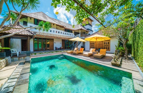 Batu Bolong Hostel | Hostel ∙ 8 guests