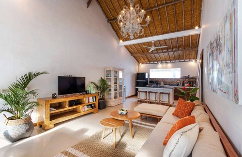 Laksmana Villa | How to Rent Your Own Private Luxury Holiday Villa in Seminyak for Less than Basic Hotel