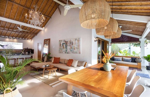 Laksmana Villa | How to Rent Your Own Private Luxury Holiday Villa in Seminyak for Less than Basic Hotel