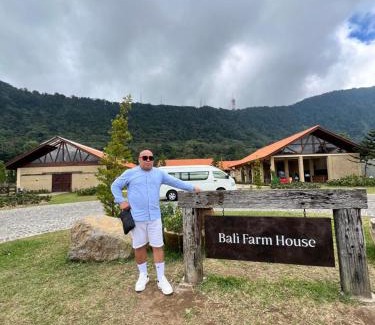 Sunset Road House | James Guest House