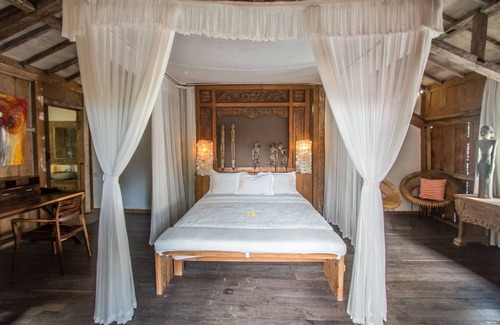Umalas Villa | La Banane, 4 Bedroom Villa+Cook, Peaceful Tranquility, 5 mins from Seminyak.
