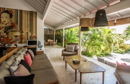 Umalas Villa | La Banane, 4 Bedroom Villa+Cook, Peaceful Tranquility, 5 mins from Seminyak.