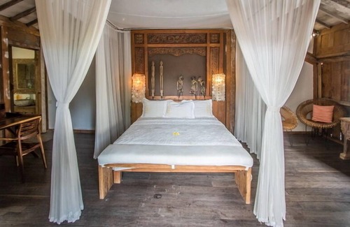 Umalas Villa | La Banane, 4 Bedroom Villa+Cook, Peaceful Tranquility, 5 mins from Seminyak.