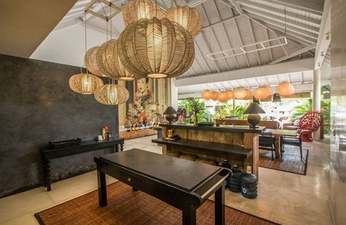 Umalas Villa | La Banane, 5 Bedroom Villa+Cook, Peaceful Tranquility, 5 mins from Seminyak.