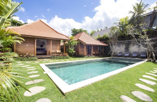 Batu Bolong House | ORORA B4-NEW SPOT in the heart of CANGGU; 2 bedroom 400 m from the beach.