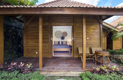 Batu Bolong House | ORORA B5-NEW SPOT in the heart of CANGGU; 2 bedroom 400 m from the beach.