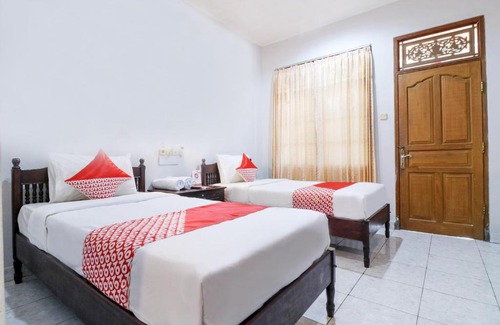 Downtown Kuta Hotel | OYO 2411 Taman Mekar Beach Inn 2