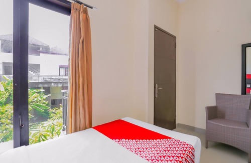 Downtown Kuta Hotel | OYO 4012 Ari Beach Inn