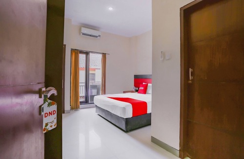 Downtown Kuta Hotel | OYO 4012 Ari Beach Inn
