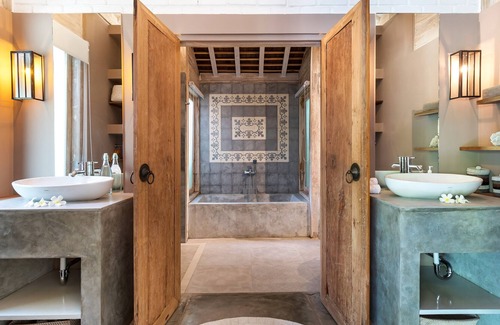 Kerobokan Villa | Peaceful 4 Bedrooms Private Pool Villas Rice Field View