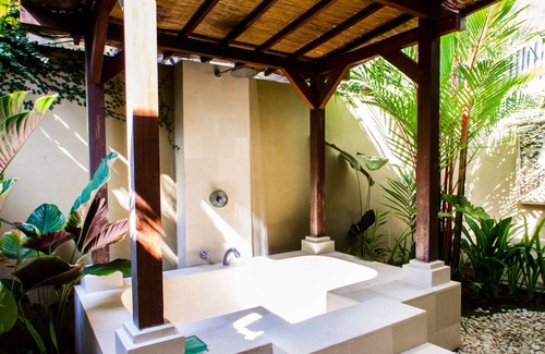 Batubelig Villa | Rent a Luxury Villa in Bali Close to the Beach, Bali Villa 2074