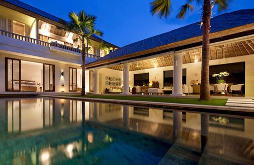 Laksmana Villa | Serenity by the Shoreline – Bali Villa 1048