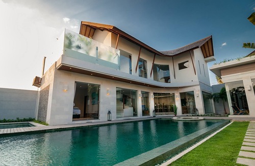 Seminyak Villa | Spacious Modern Luxury 4BR Villa, Seminyak - 8Min Walk To Eat Street!