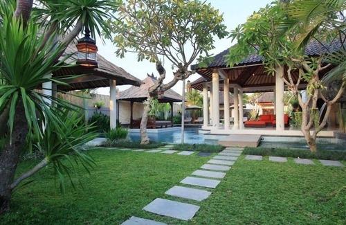 Drupadi Villa | Stunning 4BR Luxury Villa Located In Seminyak! - 8Min Walk To Eat Street! W/Pool