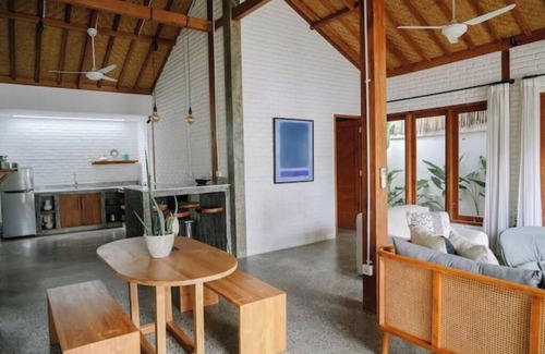 Munggu Villa | Stylish 3-Bdr Villa in Pererenan