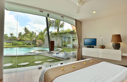 Babakan Villa | Toraja, Luxury 4 Bedroom Villa, Feature Garden, Canggu