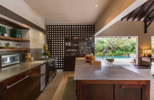 Petitenget Villa | Tropical Ambience 3BR Villa In Seminyak! 8Min Walk To Eat Street! W/Swim Pool!