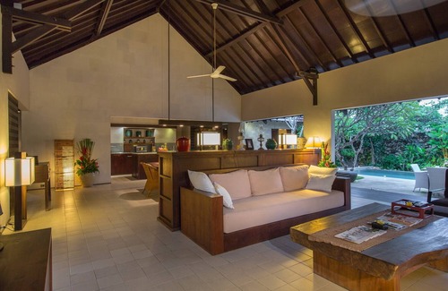 Petitenget Villa | Tropical Ambience 3BR Villa In Seminyak! 8Min Walk To Eat Street! W/Swim Pool!