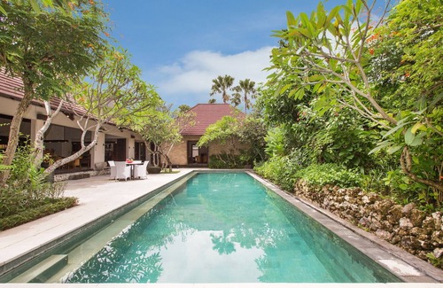 Petitenget Villa | Tropical Ambience 3BR Villa In Seminyak! 8Min Walk To Eat Street! W/Swim Pool!
