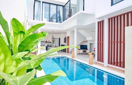 Batu Bolong Villa | Very close to Echo Beach!