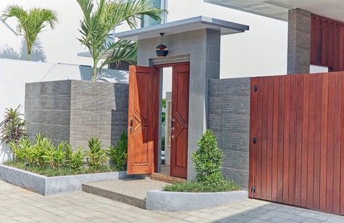 Batu Bolong Villa | Very close to Echo Beach!