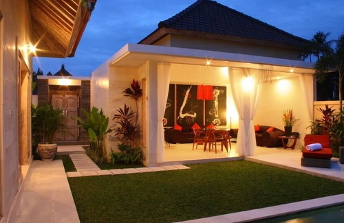 Batubelig Villa | Very Modern, Beachside 2BR Villa, Batu Belig - 4Min Walk To The Beach! W/Pool!