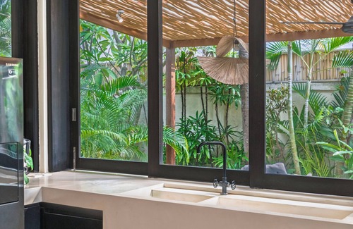 Batu Bolong Villa | Victoria Villa by Betterplace