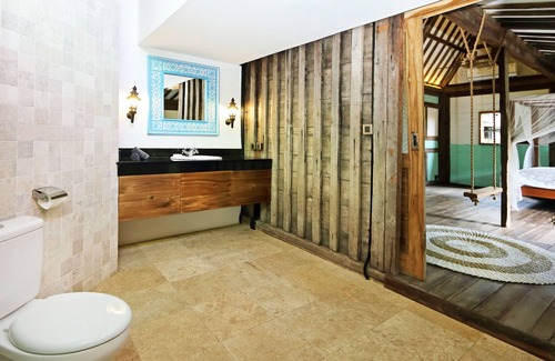 Pererenan Villa | Villa Seniman Canggu Room 4 Wooden Gladak