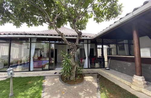 Dewi Sri Villa | クタニアヴィラQuiet villa 15 minutes from the beach