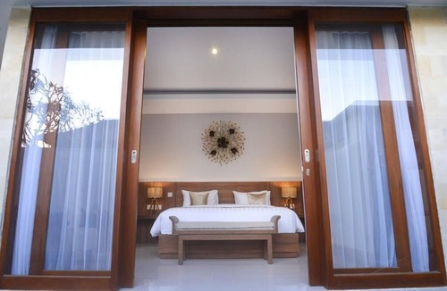 Dewi Sri Resort | 1 Bedroom Romantic Private Pool Villa + H' Decoration + Small H' Cake