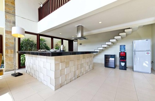 Dewi Sri Villa | 10 Bedooms Villa,10 minutes to the beach