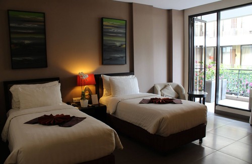 Sunset Road Hotel | 100 Sunset Hotel