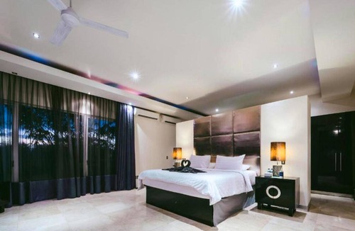 Uluwatu Villa | 1000 m² Villa ∙ 4 bedrooms ∙ 8 guests