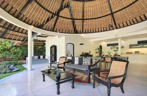Sunset Road Villa | 1000 m² Villa ∙ 5 bedrooms ∙ 10 guests