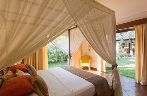 Sunset Road Villa | 1200 m² Villa ∙ 4 bedrooms ∙ 12 guests