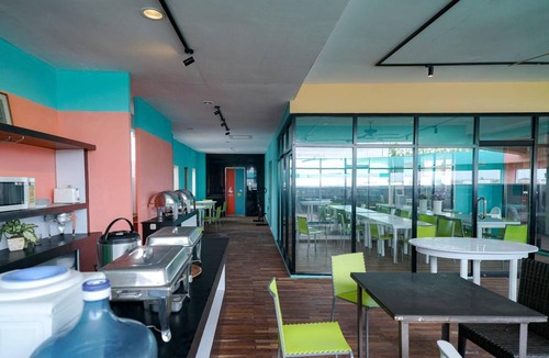 Sunset Road Hotel | 16 m² Hotel ∙ 3 guests