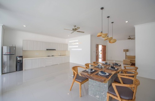 Seminyak Villa | 2 BDR Villa No.6 Central Seminyak/Oberoi