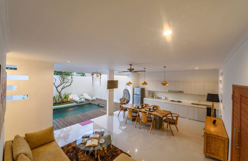 Seminyak Villa | 2 BDR Villa No.6 Central Seminyak/Oberoi
