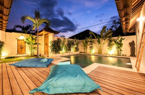 Petitenget Villa | ❤2 Pools & 4BR❤6" BEACH❤12pax❤SUNDECK❤Close to Potato Head Beach Club